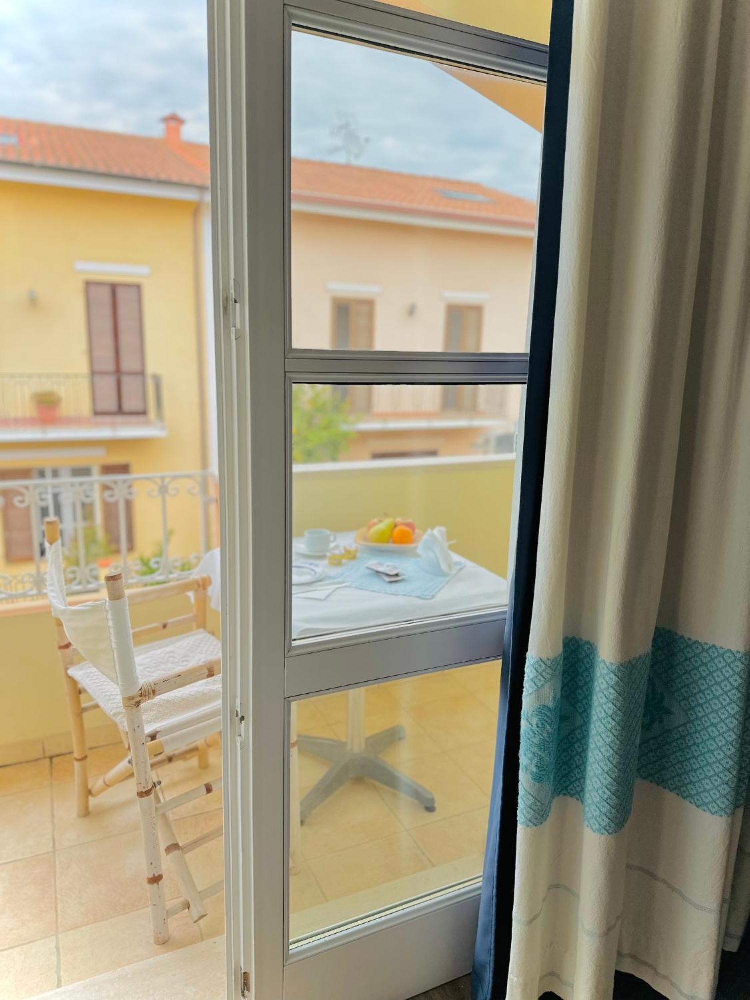 B&B Tre - Rooms & Relax Oristano Kültér fotó